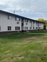 Dale Street Apartments in McFarland, WI - Foto de edificio - Building Photo