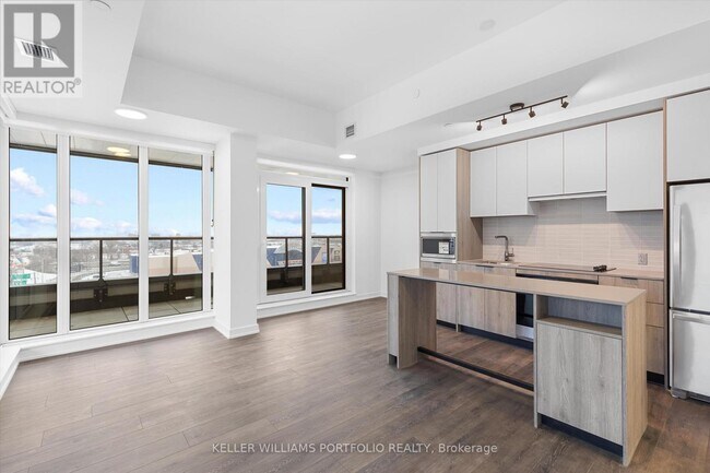 1007 The Queensway in Toronto, ON - Building Photo - Building Photo