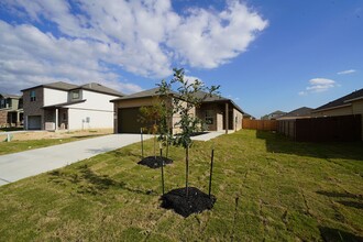 745 Tupelo Tank Dr in New Braunfels, TX - Building Photo - Building Photo