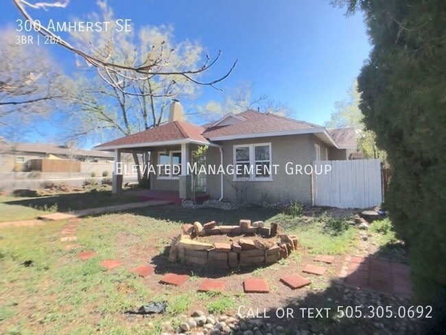 300 Amherst Dr SE in Albuquerque, NM - Building Photo - Building Photo