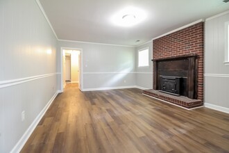 412 Hammett Bridge Rd in Greer, SC - Foto de edificio - Building Photo