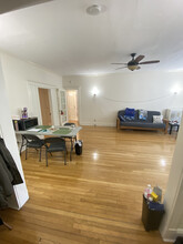 28 Alton Pl, Unit 2B in Brookline, MA - Building Photo - Building Photo