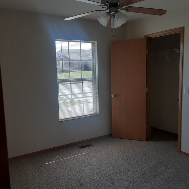 325 S Casa Grande Ave in Springfield, MO - Foto de edificio - Building Photo