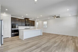 144 Cinder Cone Ln in Las Vegas, NV - Building Photo - Building Photo