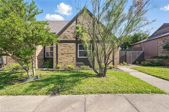 2813 Prescott Dr in Carrollton, TX - Foto de edificio - Building Photo