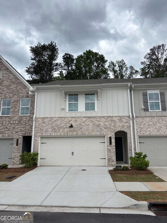3880 Denton Dr in Douglasville, GA - Building Photo