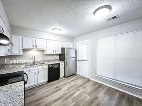 3760 Heathcliff Dr in Horn Lake, MS - Foto de edificio - Building Photo