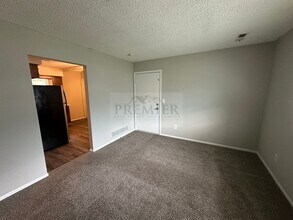 240 W Kump Ave in Bonner Springs, KS - Building Photo - Building Photo