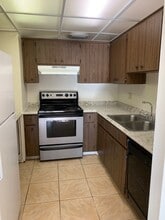 4845 Rilma Ave in Sarasota, FL - Foto de edificio - Building Photo