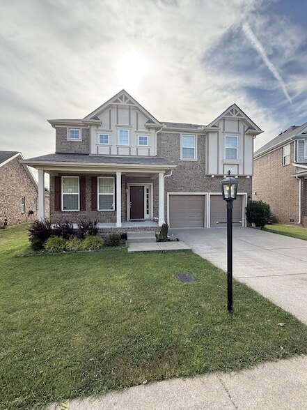 1629 Robindale Dr in Nashville, TN - Foto de edificio - Building Photo