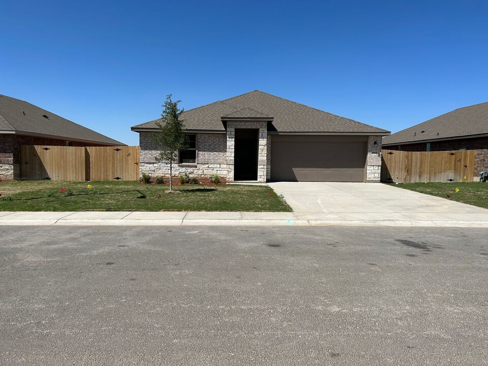 7005 Red Cyn Rd in Odessa, TX - Building Photo