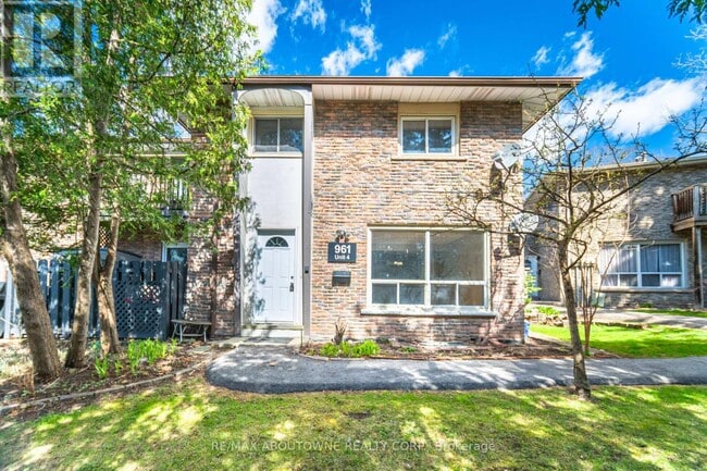 property at 961-961 Francis Rd