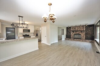 661 Sycamore Dr in Elk Grove Village, IL - Building Photo - Building Photo