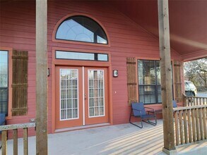 100 E Bluebonnet Dr in Cresson, TX - Building Photo - Building Photo