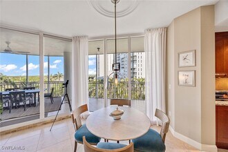 13675 Vanderbilt Dr in Naples, FL - Building Photo - Building Photo