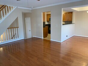 5708 Chapman Mill Dr, Unit 200 in North Bethesda, MD - Building Photo - Building Photo