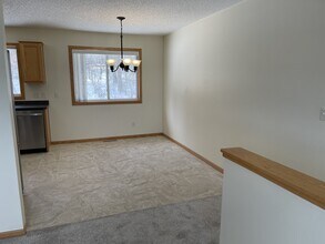 958 Hewitt Blvd in Red Wing, MN - Building Photo - Building Photo