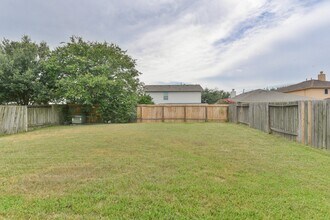 5719 Clerkenwell Dr in Houston, TX - Foto de edificio - Building Photo