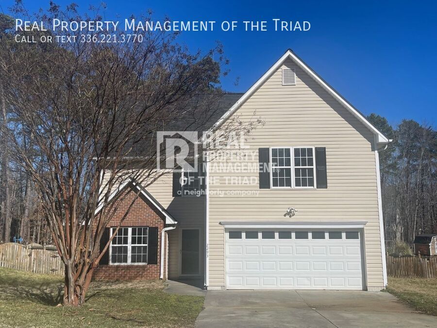 2293 Glen Cove Way in High Point, NC - Building Photo