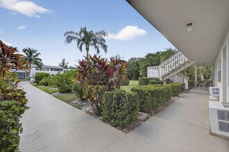 16 Sussex A in West Palm Beach, FL - Building Photo - Building Photo