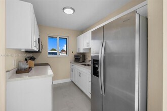 10750 SW 43rd Ln in Miami, FL - Building Photo - Building Photo