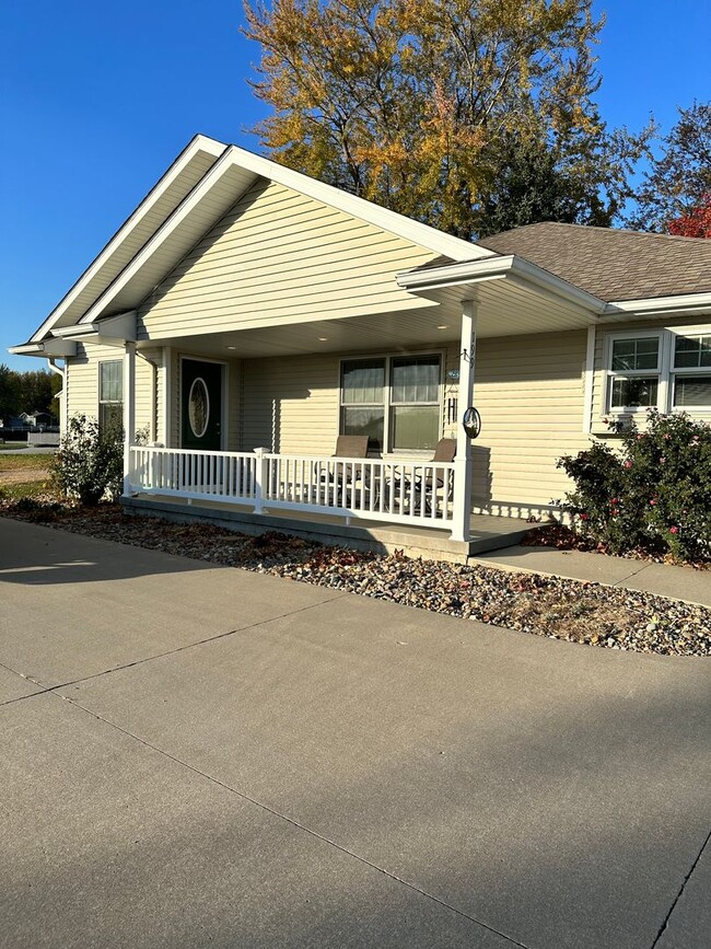 199 Franklin St in Pella, IA - Building Photo - Building Photo