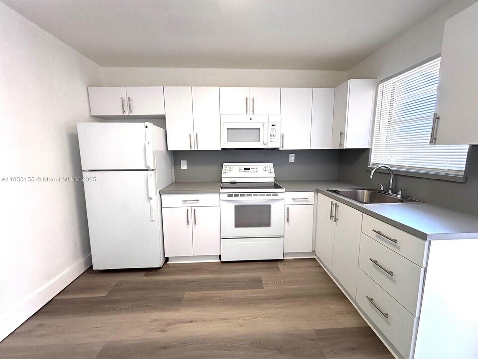 616 SW 4th St in Hallandale Beach, FL - Building Photo