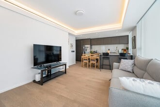 1408 Robson St in Vancouver, BC - Building Photo - Building Photo