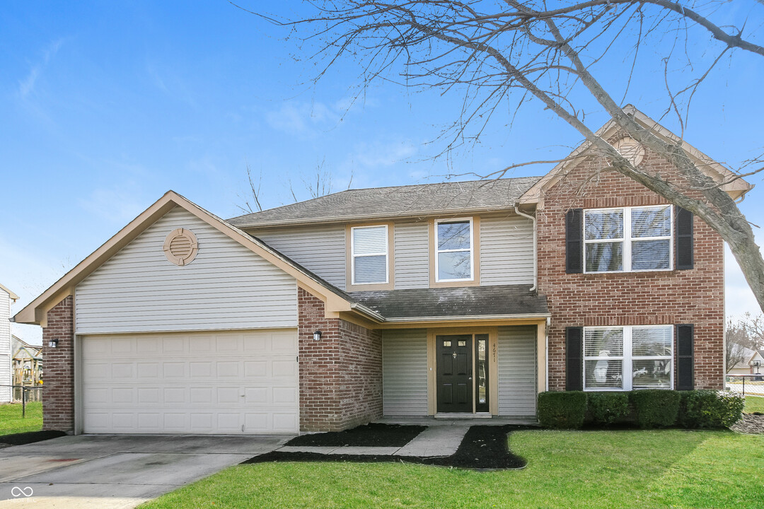 4671 Driftwood Ln in Greenwood, IN - Building Photo