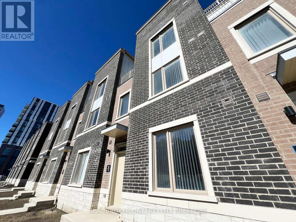 90-TH390 Honeycrisp Cres in Vaughan, ON - Building Photo