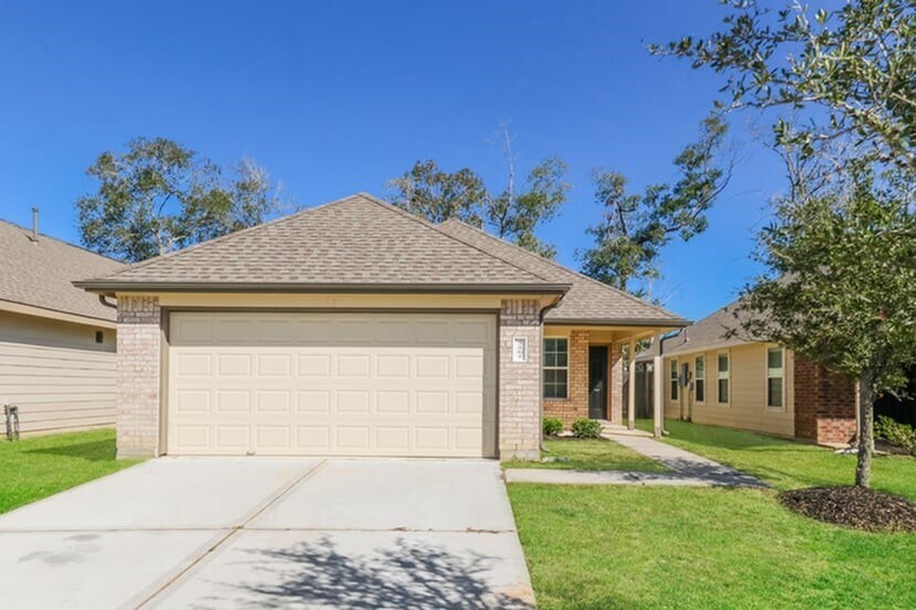 3261 East Chunk Dr in Conroe, TX - Building Photo