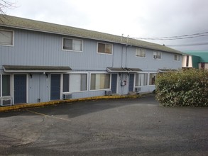 2813 W Harvard Ave in Roseburg, OR - Foto de edificio - Building Photo