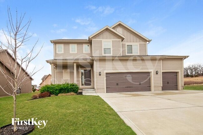 402 Meadowlark Dr in Raymore, MO - Building Photo - Building Photo