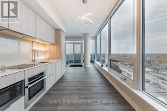 28 Ann St in Mississauga, ON - Building Photo - Building Photo