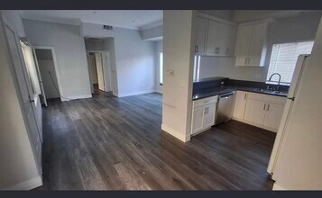 4343 Ventura Canyon Ave, Unit 103 in Los Angeles, CA - Foto de edificio - Building Photo