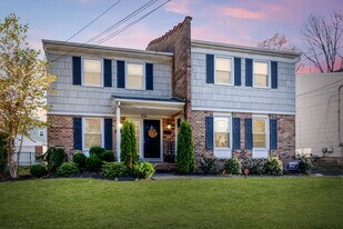 216 Holly Street, Unit A in Cranford, NJ - Building Photo