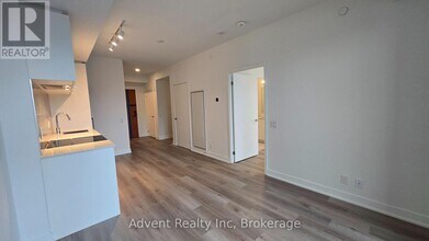 1660 Bloor St W in Toronto, ON - Building Photo - Building Photo