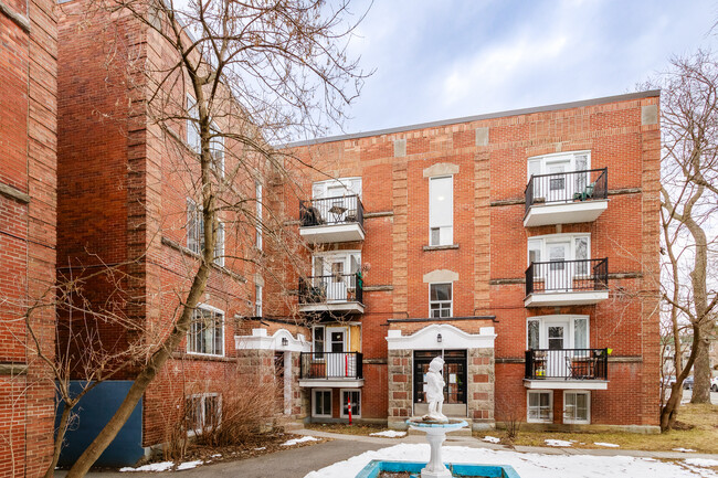 4825 Édouard-Montpetit Boul in Montréal, QC - Building Photo - Building Photo