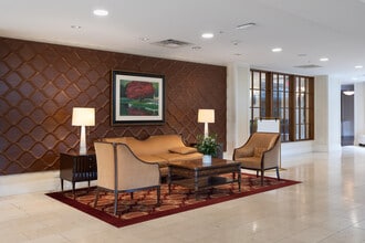 The Sinclair at Port Washington in Port Washington, NY - Foto de edificio - Interior Photo