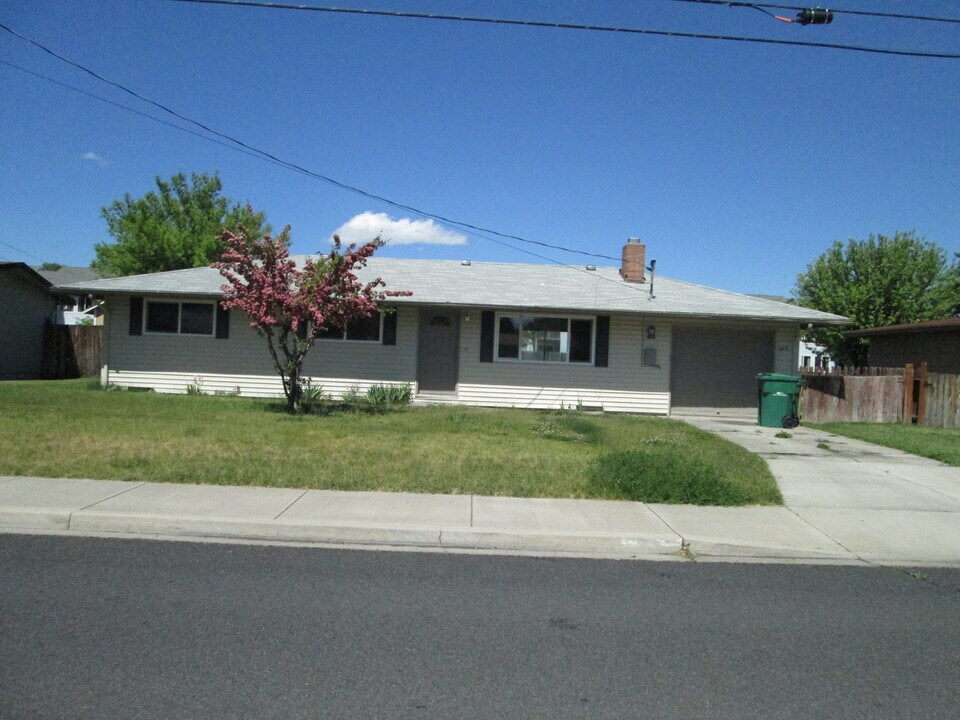 4451 Memorie Ln in Klamath Falls, OR - Building Photo