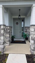 2320 Stratten Dr in Zephyrhills, FL - Building Photo