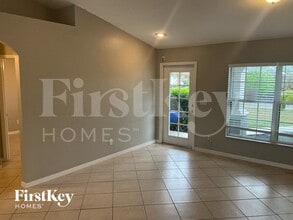 2725 NE 20th Pl, Unit 5S in Cape Coral, FL - Foto de edificio - Building Photo