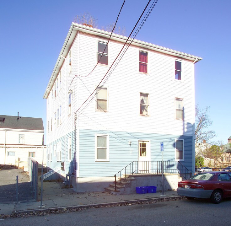 130 High St in Fall River, MA - Foto de edificio