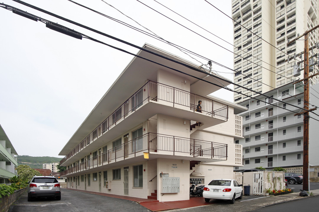 1650 Liholiho St in Honolulu, HI - Foto de edificio