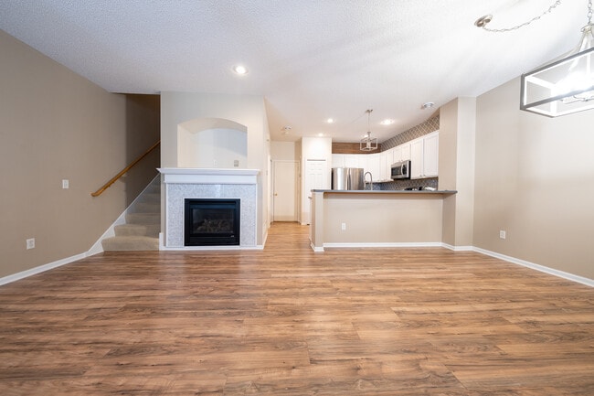 10875 Oak Grv Cir in Woodbury, MN - Building Photo - Building Photo