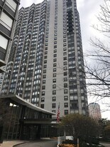 5701 N Sheridan Rd in Chicago, IL - Building Photo
