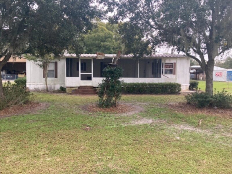 3918 Young Rd in Plant City, FL - Foto de edificio