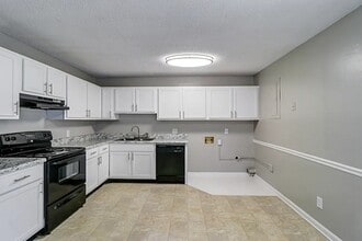 Plaza Place Apartments in North Augusta, SC - Building Photo - Building Photo