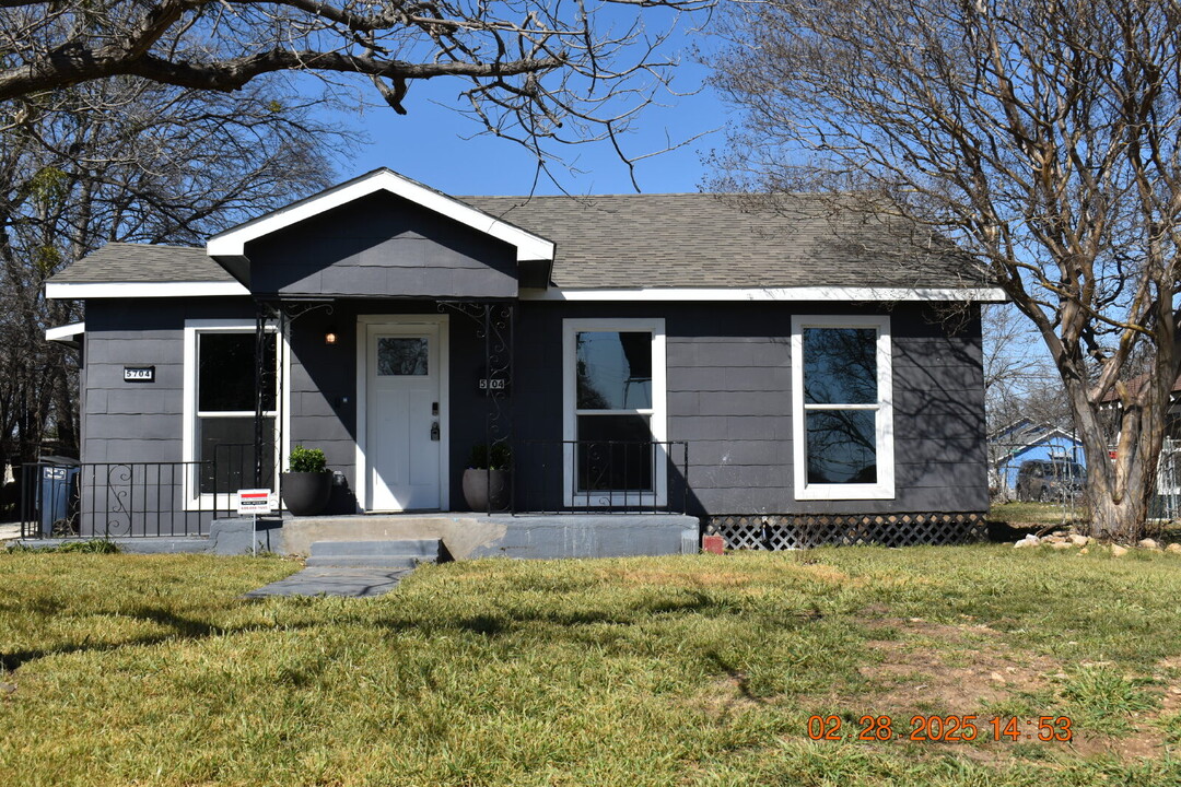 5704 Fletcher Ave in Fort Worth, TX - Building Photo