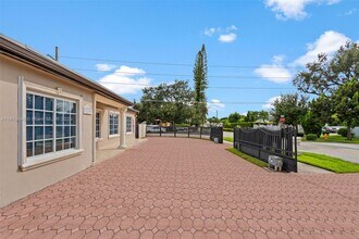 1145 SW 74th Ct in Miami, FL - Building Photo - Building Photo
